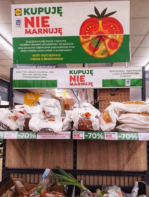 超市竟售過期食品，顧客為何紛紛點(diǎn)贊？背后的責(zé)任與創(chuàng)新